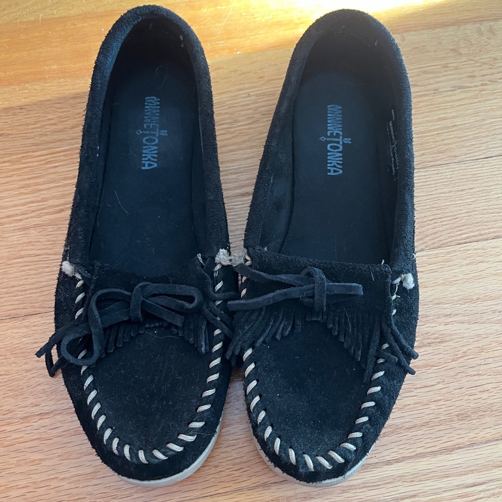Minnetonka Moccasins black size 9